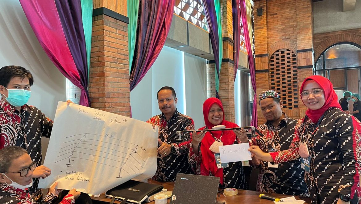 Workshop on STEM Implementation in SMK SMAK Makassar Learning