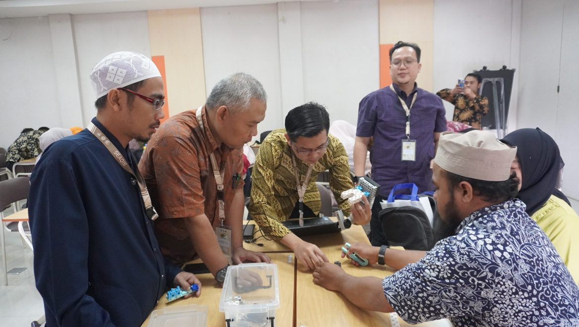 Training Course on Integrated ICT into Science Learning: “Machine Learning for Science”