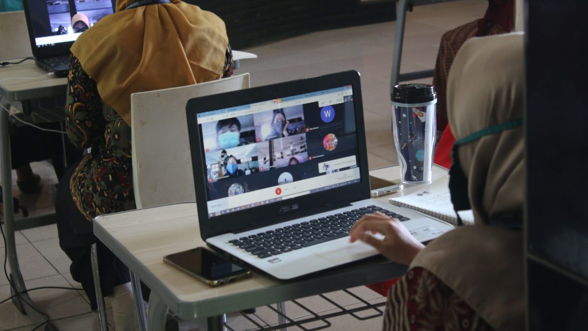 Training on the Use of Online Learning Application for Primary and Junior Secondary School Teachers in Purwakarta Regency, Batch II