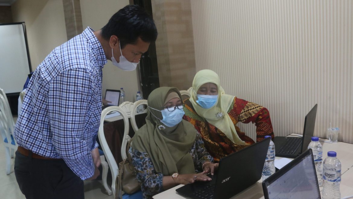 Assessment, Literacy, and Numeracy Workshop for Grade Sixth Teachers in Bogor District