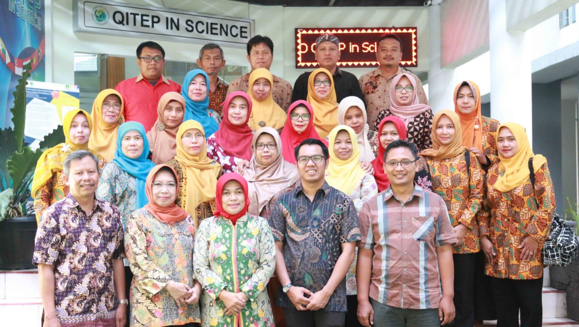 One Day STEM Integration Workshop in 2013 Curriculum Implementation