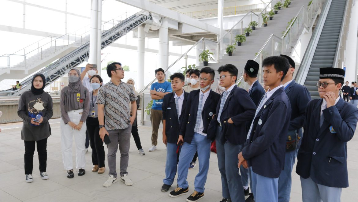 SEAQIS Team and High Schoolers Study Visit to Jakarta-Bandung High-Speed Railway