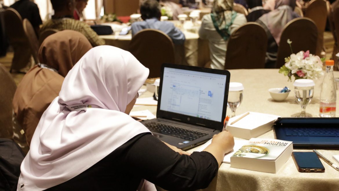 Breaking Barriers: Empowering Science Teachers through Holistic-Science Teaching Fellowship and Workshop with Pakistan