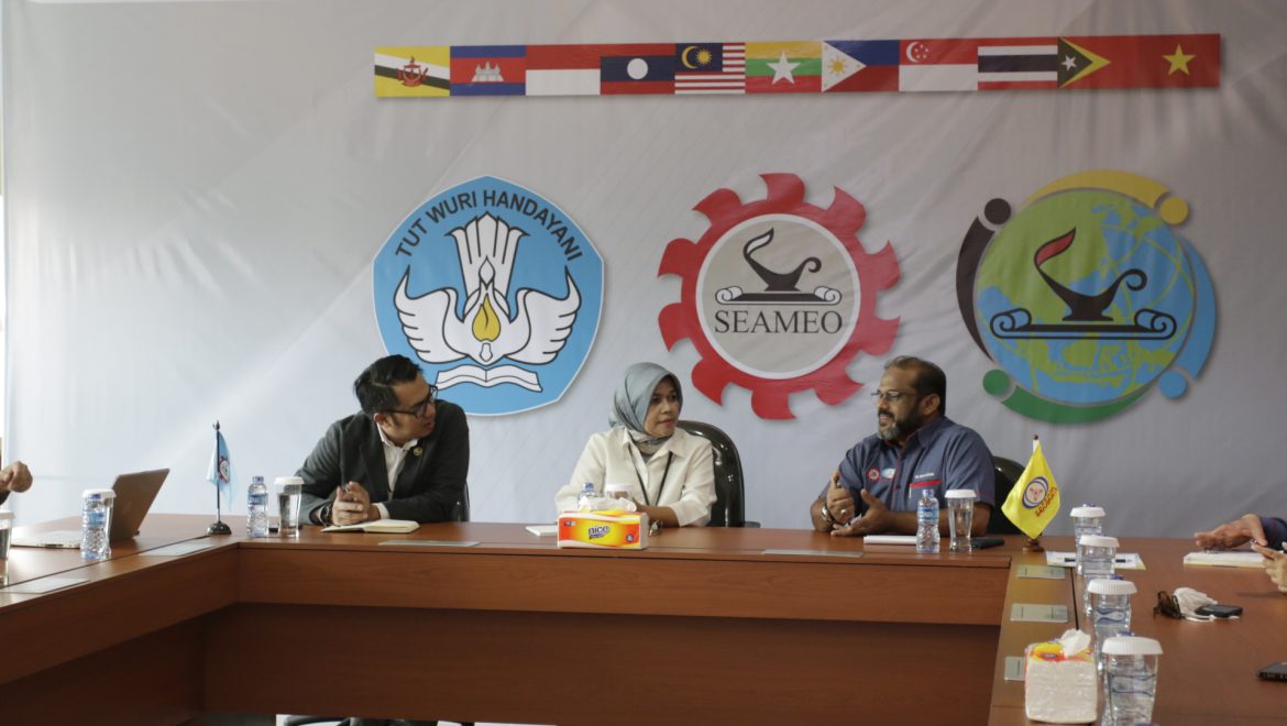 MOU Signing for Ground-breaking Benchmarking Programme between SEAQIS & SEAMEO RECSAM