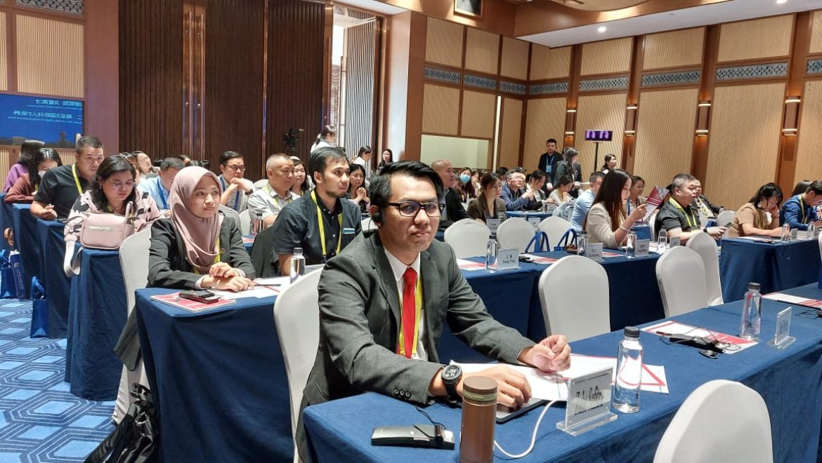 Expanding Overseas Collaboration by Attending China-ASEAN Education Cooperation Week in Guiyang, China