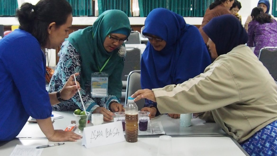 Training on STEM Education and HOTS for Elementary School Teachers in Yogyakarta